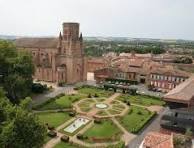 Rue de centre-ville à Lavaur