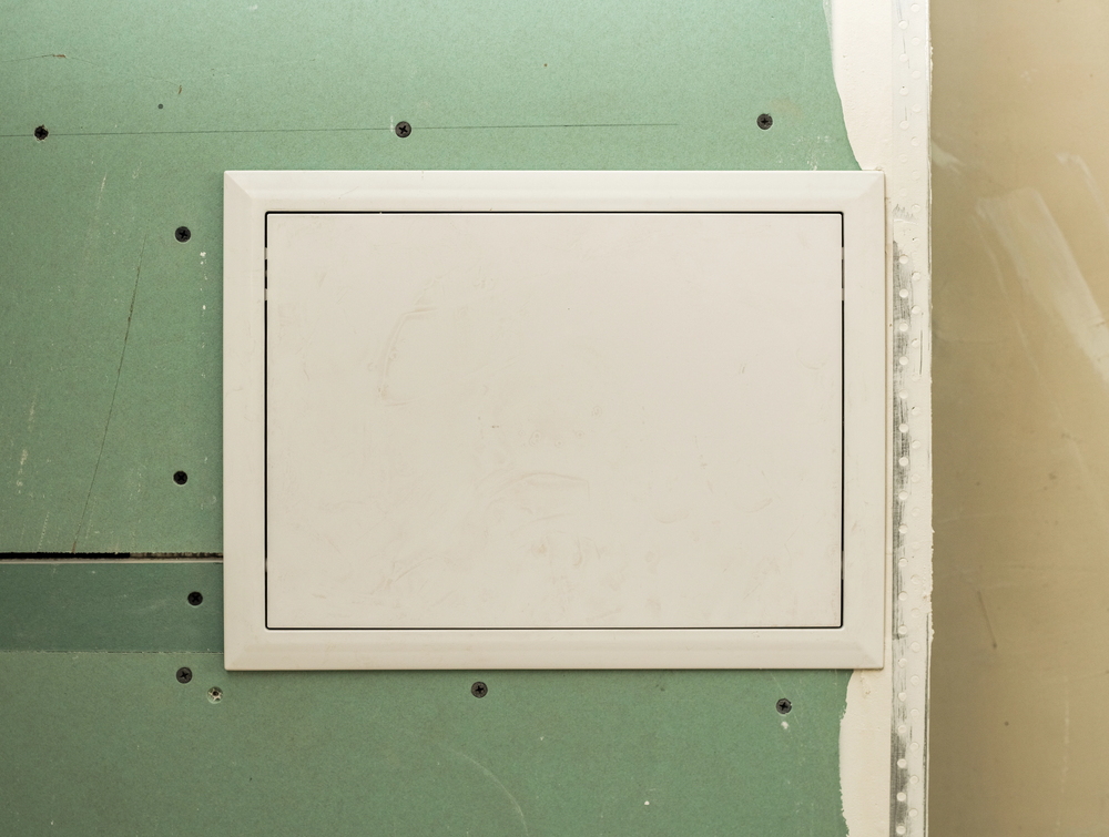 Trappe de visite intégrée dans un plafond en plaques de plâtre